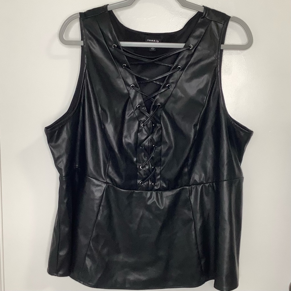TORRID Women’s Black Faux Leather Lace Up Peplum Top Size 3 - Picture 7 of 8